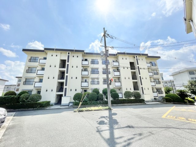 香里三井第四次住宅A30号棟の外観|落ち着いた雰囲気の外観です