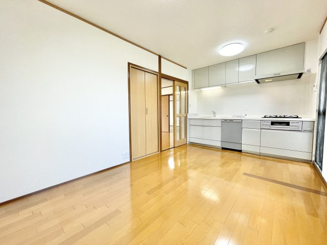 香里三井第四次住宅A30号棟の居間・リビング|ゆったりとした居間です