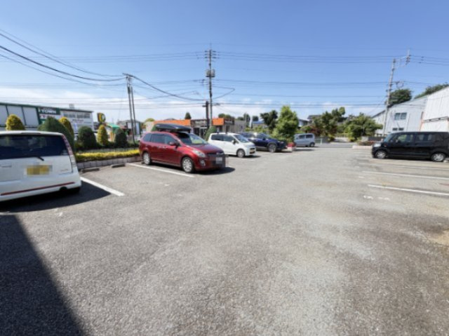 クレール清水の駐車場