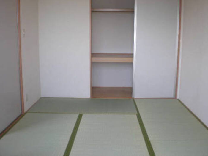 ルポ・ロジェマンC棟の寝室|収納スペース付の寝室です★