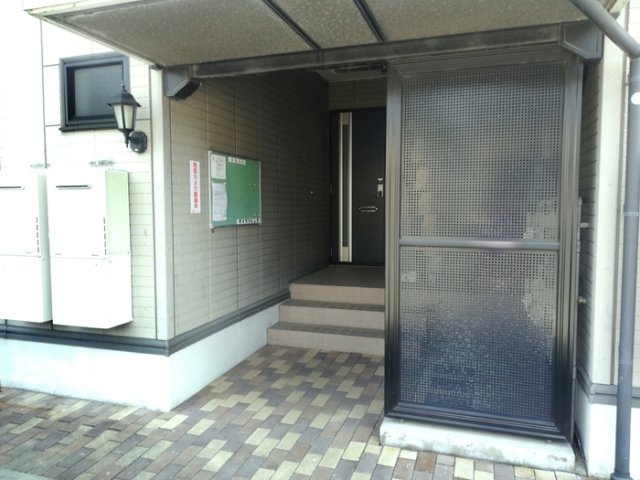 ルポ・ロジェマンC棟のエントランス|清潔なエントランス♪