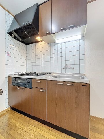 【キッチン】 | ハウス田中 | ★3口ガスコンロのシステムキッチンでお料理もはかどります★