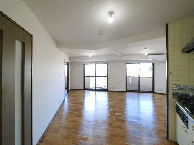 タワーア・ラ・モードの居間・リビング