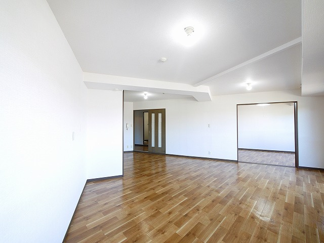 タワーア・ラ・モードの居間・リビング