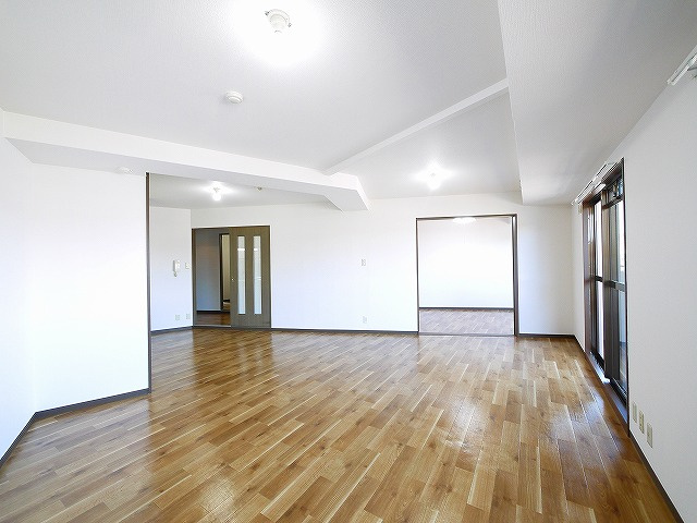 タワーア・ラ・モードの居間・リビング