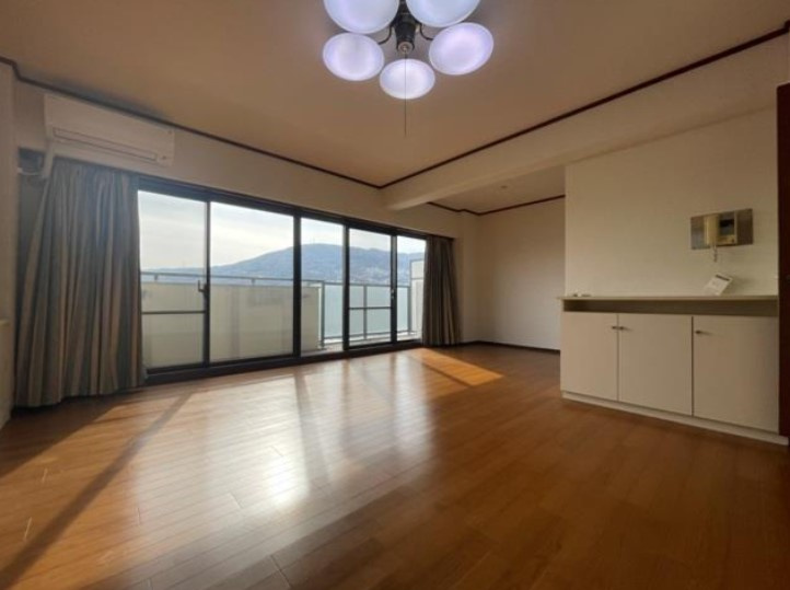 ローレル東生駒の居間・リビング