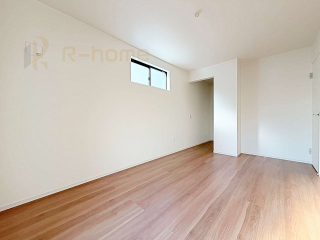 つくば市今鹿島9期　新築戸建て　2号棟の洋室|収納便利なウォークインクローゼット付きの洋室♪
明るく風通しの良いお部屋です♪
