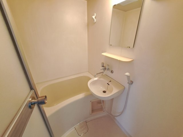 ハイツ南甲子園の浴室