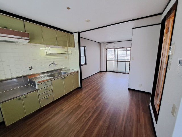 ハイツ南甲子園の居間・リビング