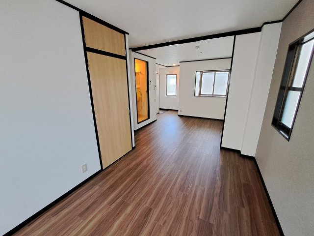 ハイツ南甲子園の居間・リビング