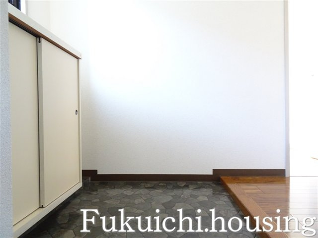 パレス藤の玄関