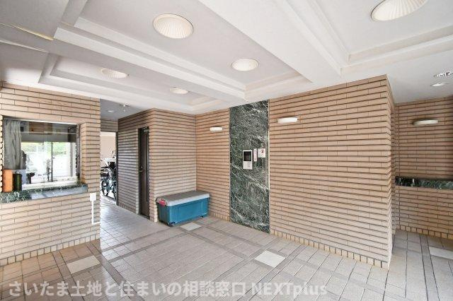 サーパス上尾のエントランス|当社はポータルサイト掲載物件、他社様掲載物件なども含めて複数物件をまとめてご案内可能です！気になる物件はいくつでもご気軽にお申し付けください。皆様のご連絡心よりお待ちしております。