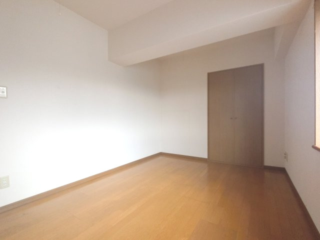 【洋室】 | ケンジントンコート成田