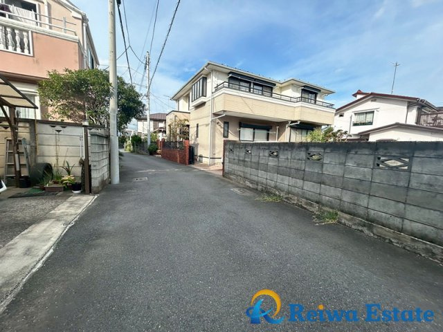 売地　茅ヶ崎市旭が丘の前面道路含む現地写真