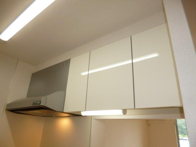 エクリールＣのキッチン|キッチン上収納