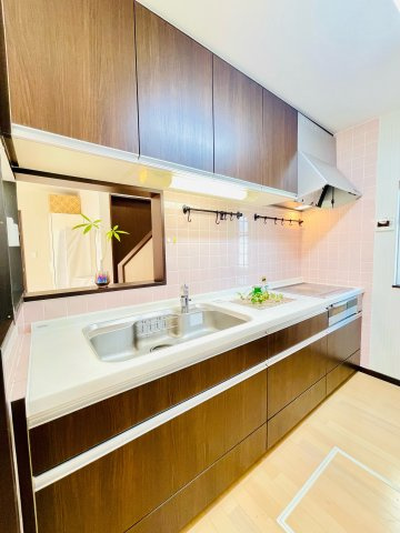 あきる野市平沢　オール電化付 中古戸建のキッチン|カウンターキッチンはＬＤＫが見渡せますね♪