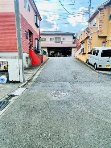 あきる野市平沢　オール電化付 中古戸建の前面道路含む現地写真