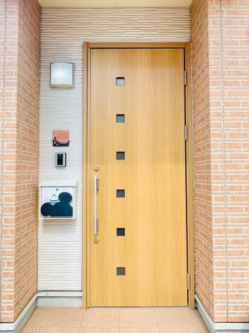 あきる野市平沢　オール電化付 中古戸建の玄関