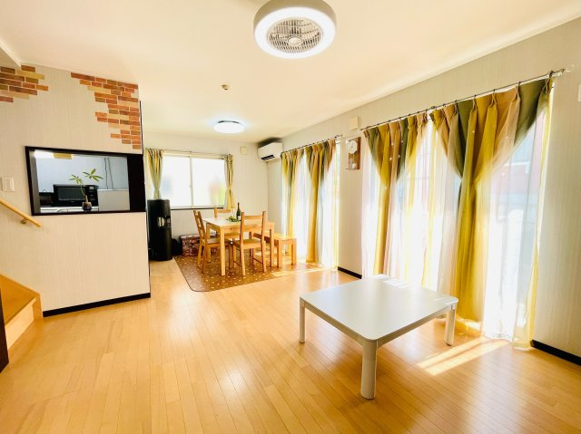 あきる野市平沢　オール電化付 中古戸建の居間・リビング