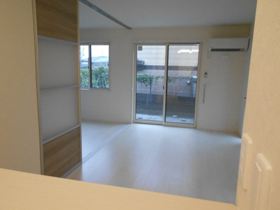 【居間・リビング】 | シャインアイリス　Ⅲ | ゆったり過ごせる居間です