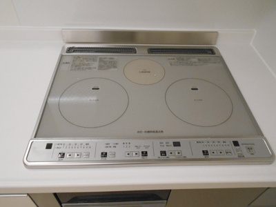 【キッチン】 | シャインアイリス　Ⅲ | コンパクトなキッチンで掃除もラクラク