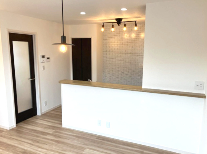 明石市魚住町西岡の居間・リビング|フローリングなのでお掃除もラクラク行えます♪