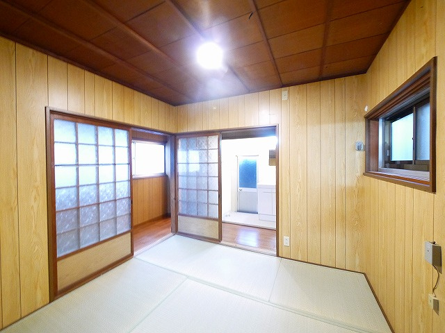 奈良県大和郡山市柳町　戸建の内装|日本らしい落ち着いた雰囲気の和室です