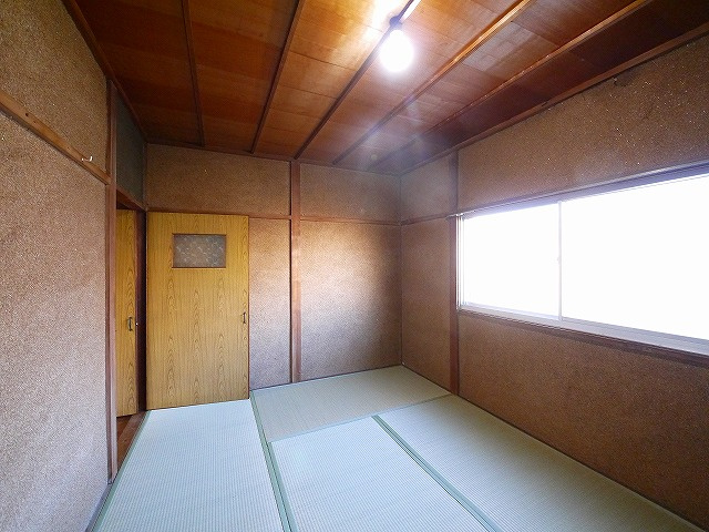 奈良県大和郡山市柳町　戸建の和室|畳の上でゆっくりとくつろげる和室です