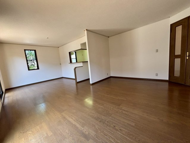 泉佐野市上之郷戸建（2棟）の居間・リビング