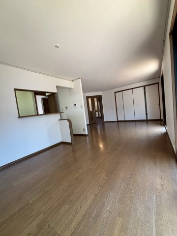 泉佐野市上之郷戸建（2棟）の居間・リビング