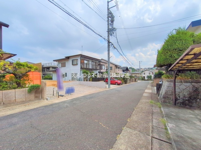 ハートフルタウン高宮町の前面道路含む現地写真