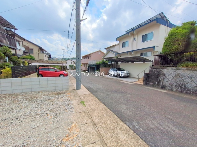 ハートフルタウン高宮町の前面道路含む現地写真