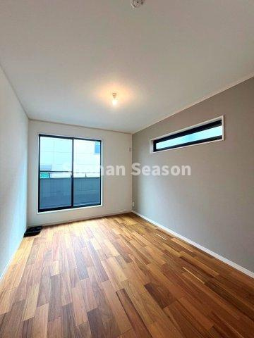 【洋室】 | 家具の配置がしやすいすっきりとした形で、使い勝手の良さも魅力♪