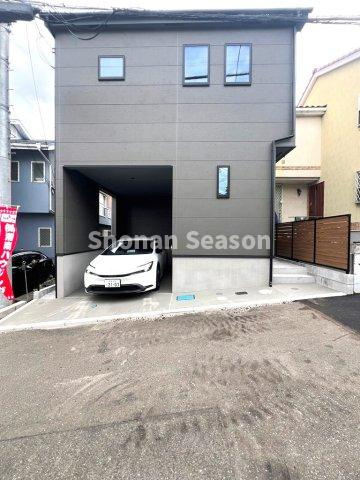 【外観】 | ビルトインガレージ付きのシンプルモダンな外観が魅力♪
雨の日の乗り降りや荷物の出し入れもスムーズにこなせます◎