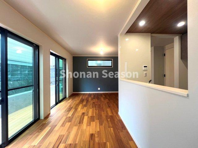 【内装】 | キッチンからの視線も抜け、家族の気配を感じながら暮らせます♪