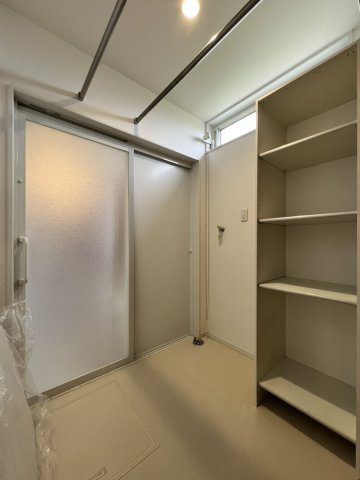鏡町内田戸建の脱衣所