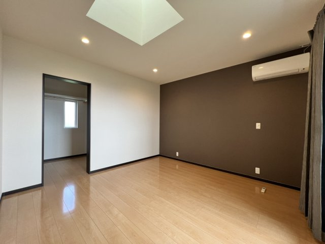 鏡町内田戸建の洋室