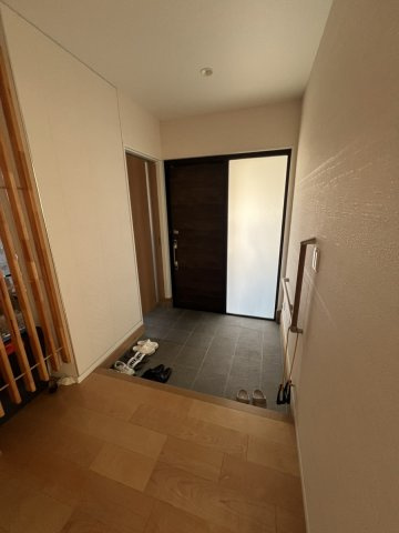 八代市鏡町内田1025-2の玄関