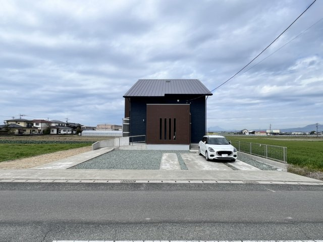 鏡町内田戸建の駐車場