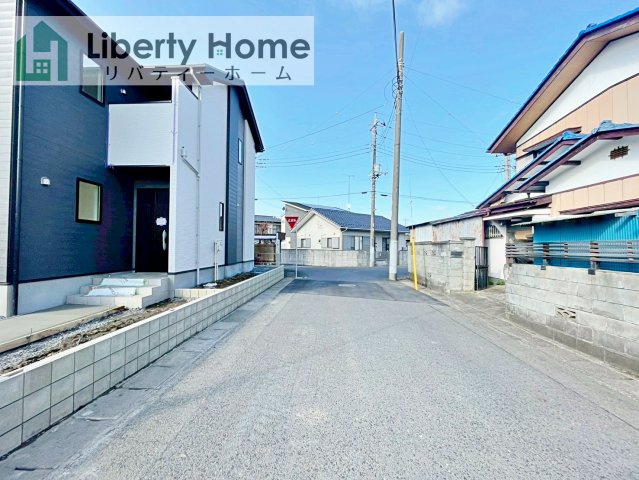 水戸市東台1期　新築戸建　3号棟の前面道路含む現地写真