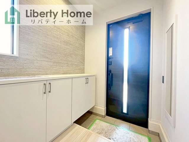 水戸市東台1期　新築戸建　3号棟の玄関