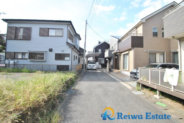 中古戸建　高座郡寒川町倉見の前面道路含む現地写真