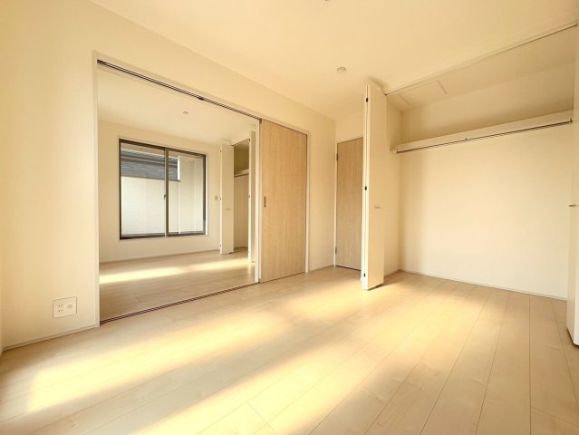 リーブルガーデン　岐阜市西鶉6丁目　全5区画分譲の寝室|すべての居室にはたっぷり収納できる大型のクローゼット、各室に２４時間換気システムを設置しています。
排気ファンから低風量で24時間強制排気し、家の中の空気をいつも新鮮に保ちます。
