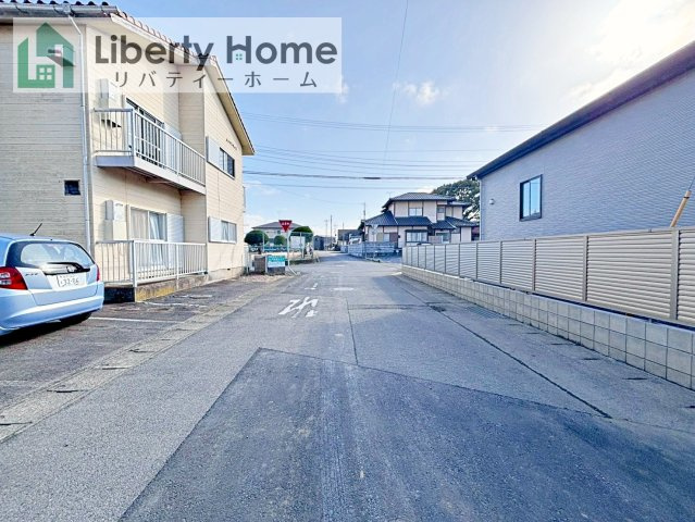 水戸市東台1期　新築戸建　2号棟の前面道路含む現地写真