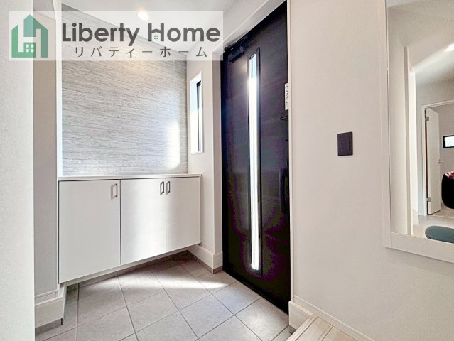 水戸市東台1期　新築戸建　2号棟の玄関