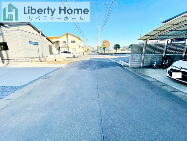 水戸市東台1期　新築戸建　4号棟の前面道路含む現地写真