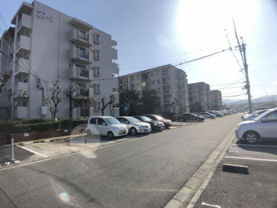 【駐車場】 | 泉北御池台第一住宅７棟 | バルコニー３ヵ所ありますよ！洗濯物の多い日も安心です！ガーデニングなども楽しめますね♪