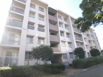 【外観】 | 泉北御池台第一住宅７棟 | 南・北・西向きの三方角部屋！日当り良好！たっぷりの陽光に包まれる明るい住まいに気持ちも明るくなりますね♪