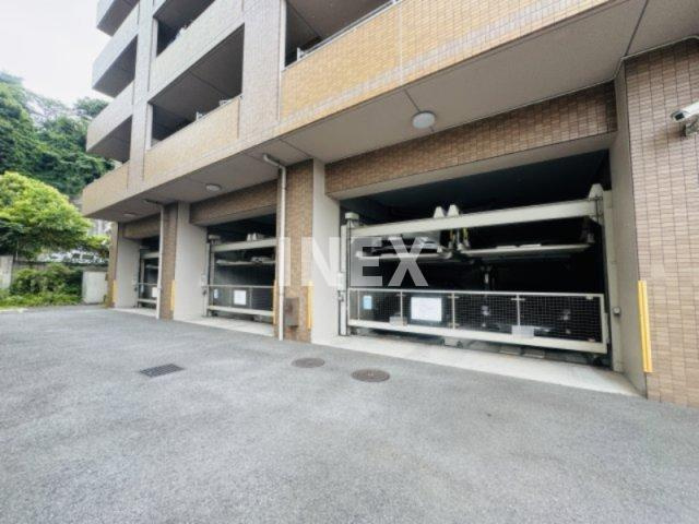 横浜市西区浅間町２丁目の賃貸マンションの駐車場
