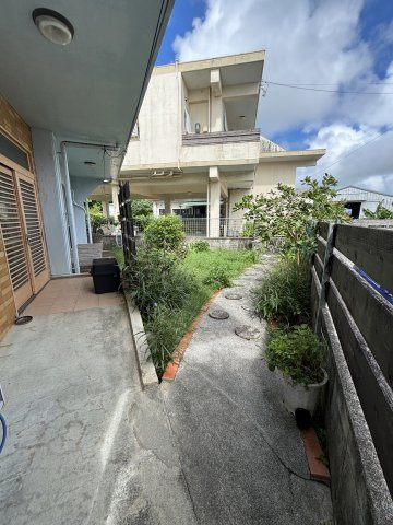 うるま市勝連南風原の前面道路含む現地写真